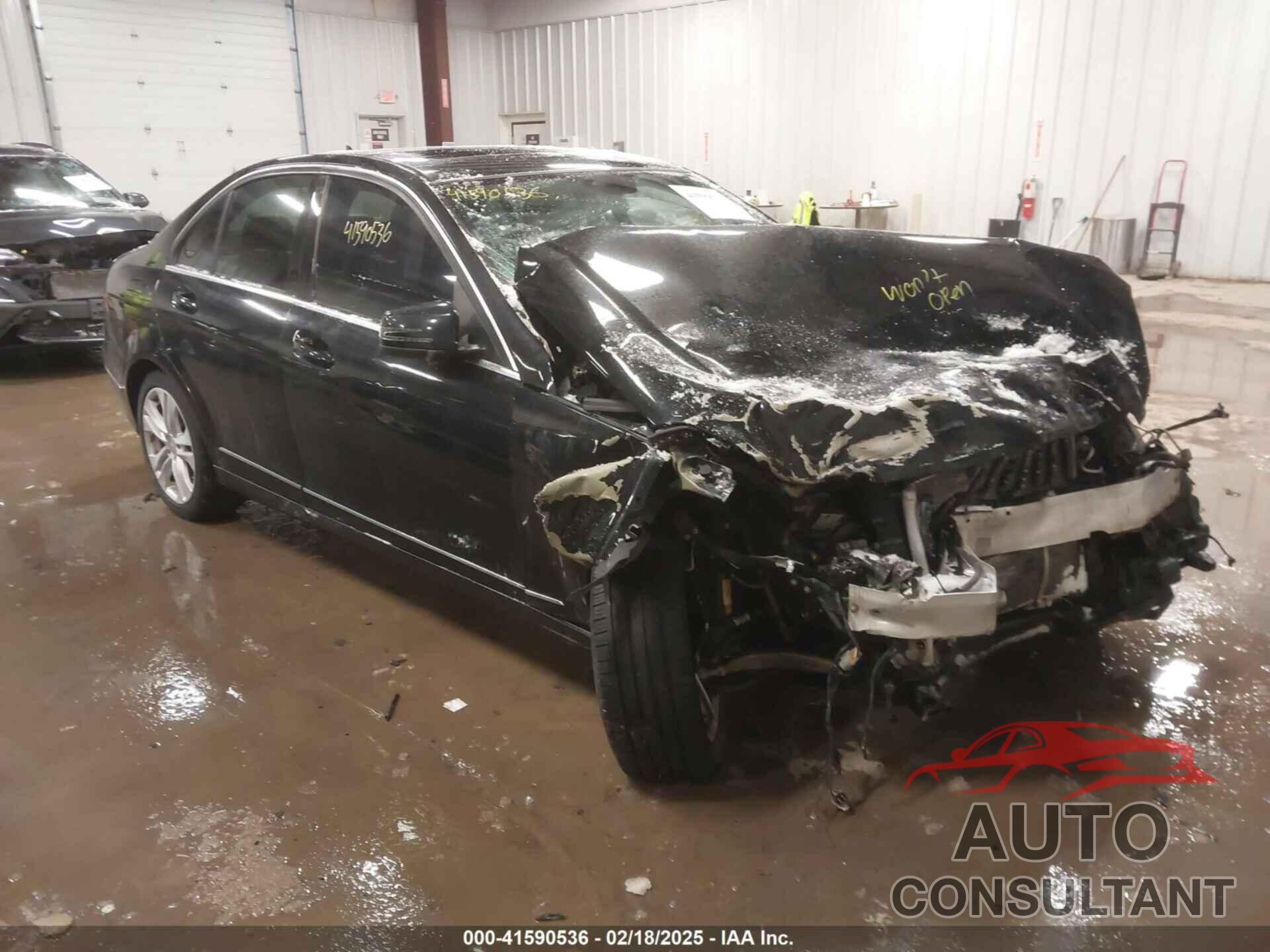 MERCEDES-BENZ C 300 2013 - WDDGF8AB8DG057223