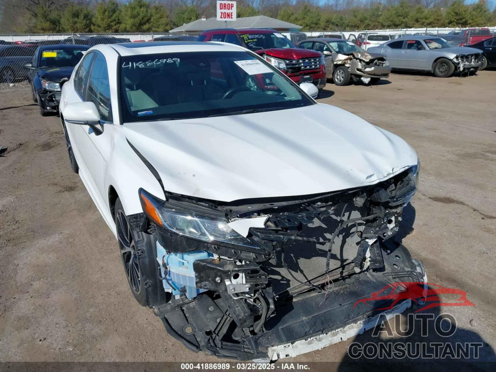 TOYOTA CAMRY 2018 - 4T1B11HK9JU141706