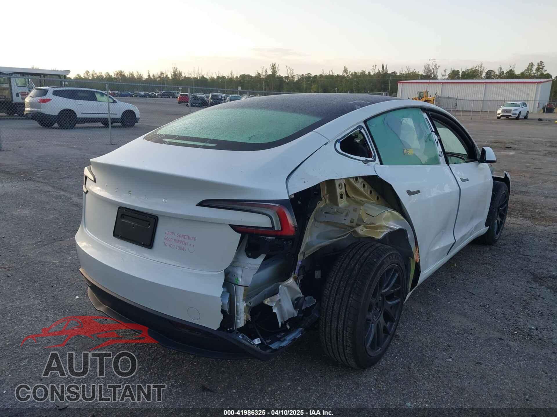 TESLA MODEL 3 2024 - 5YJ3E1EA8RF848616