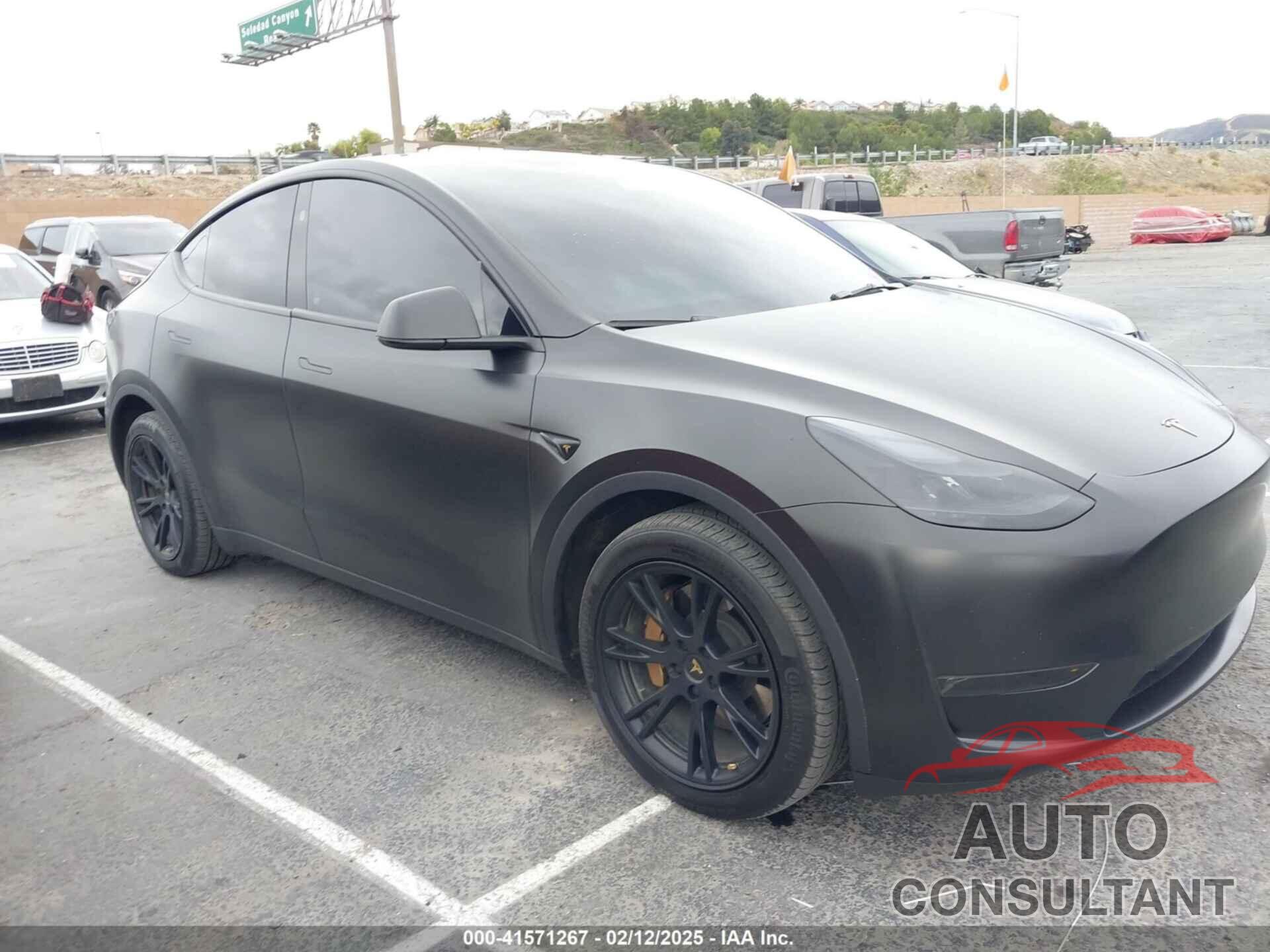 TESLA MODEL Y 2023 - 7SAYGDEE2PF811100