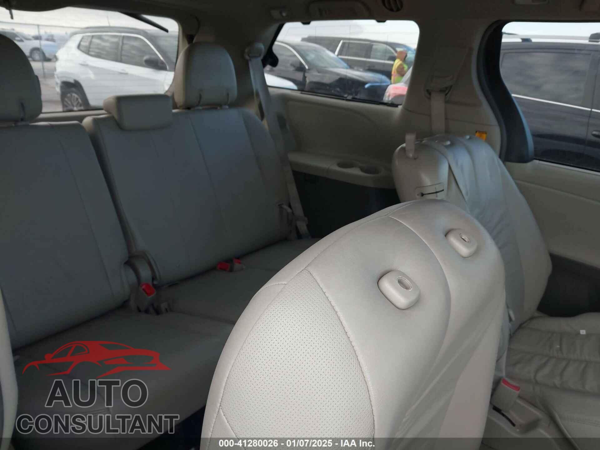 TOYOTA SIENNA 2011 - 5TDYK3DCXBS034868