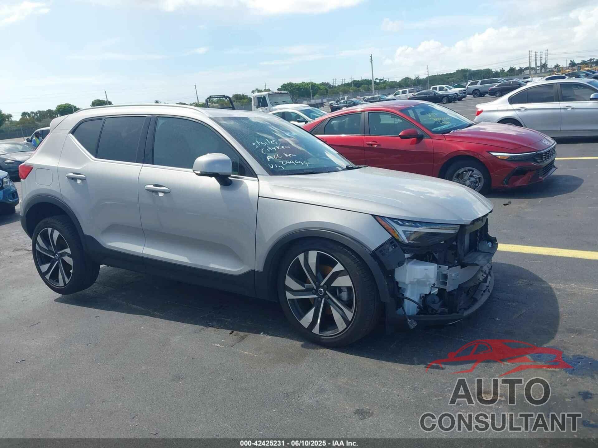 VOLVO XC40 2024 - YV4L12UE0R2249649