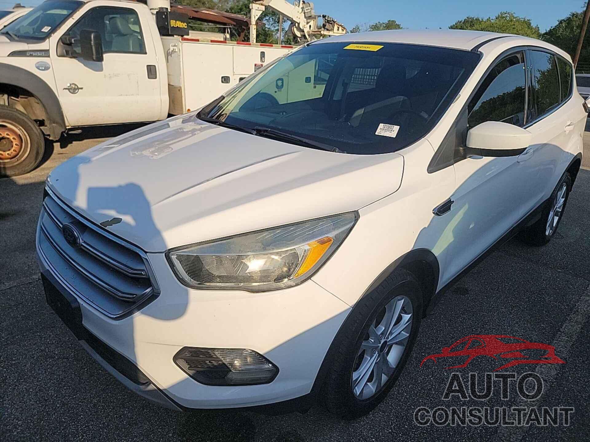 FORD ESCAPE 2017 - 1FMCU0GD8HUD78674