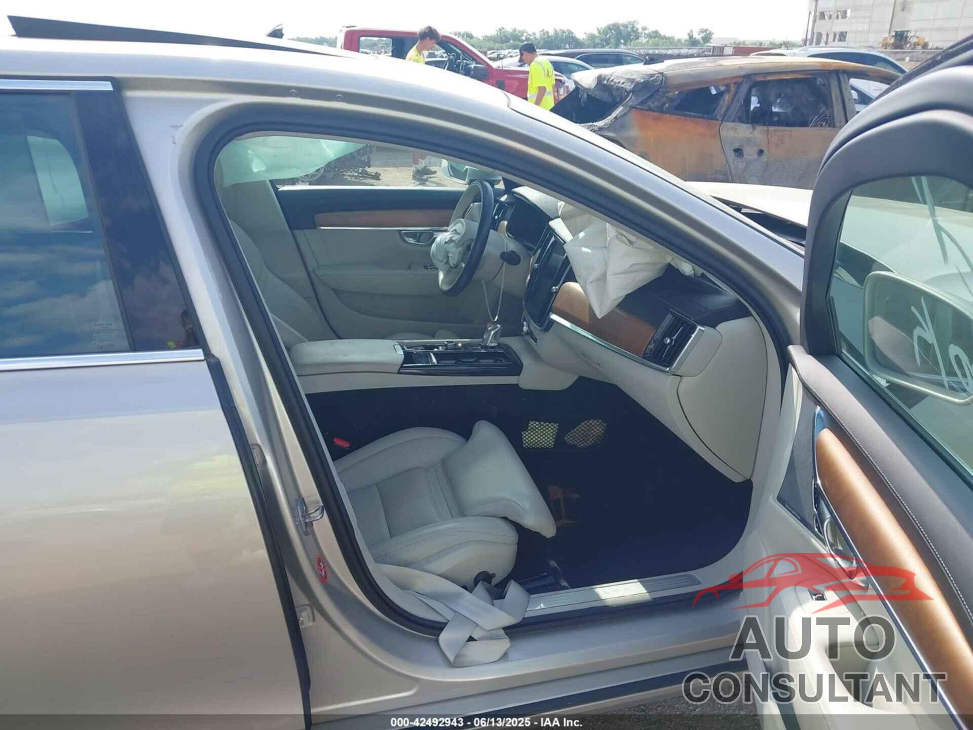 VOLVO S90 HYBRID 2018 - LVYBR0AL4JP046116