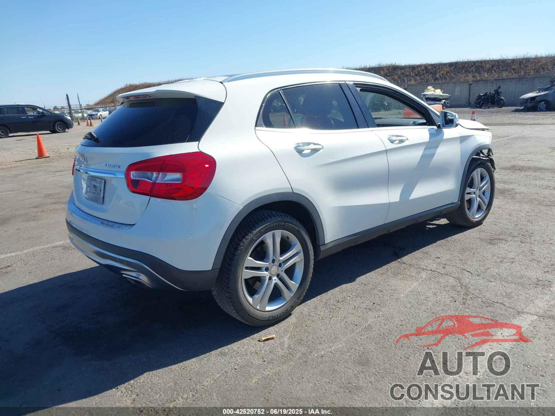 MERCEDES-BENZ GLA 250 2015 - WDCTG4GB2FJ149546
