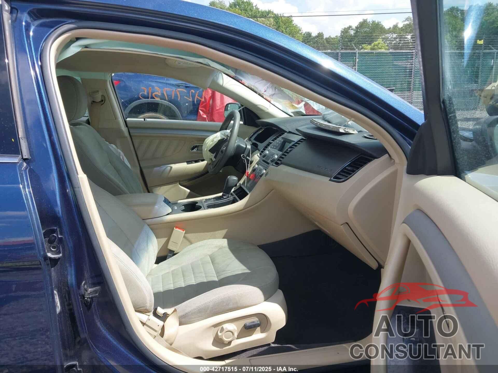 FORD TAURUS 2017 - 1FAHP2D82HG135001