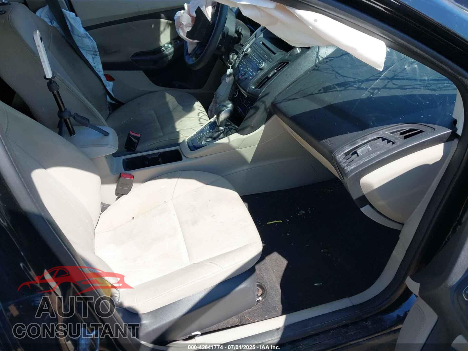 FORD FOCUS 2017 - 1FADP3K28HL231290