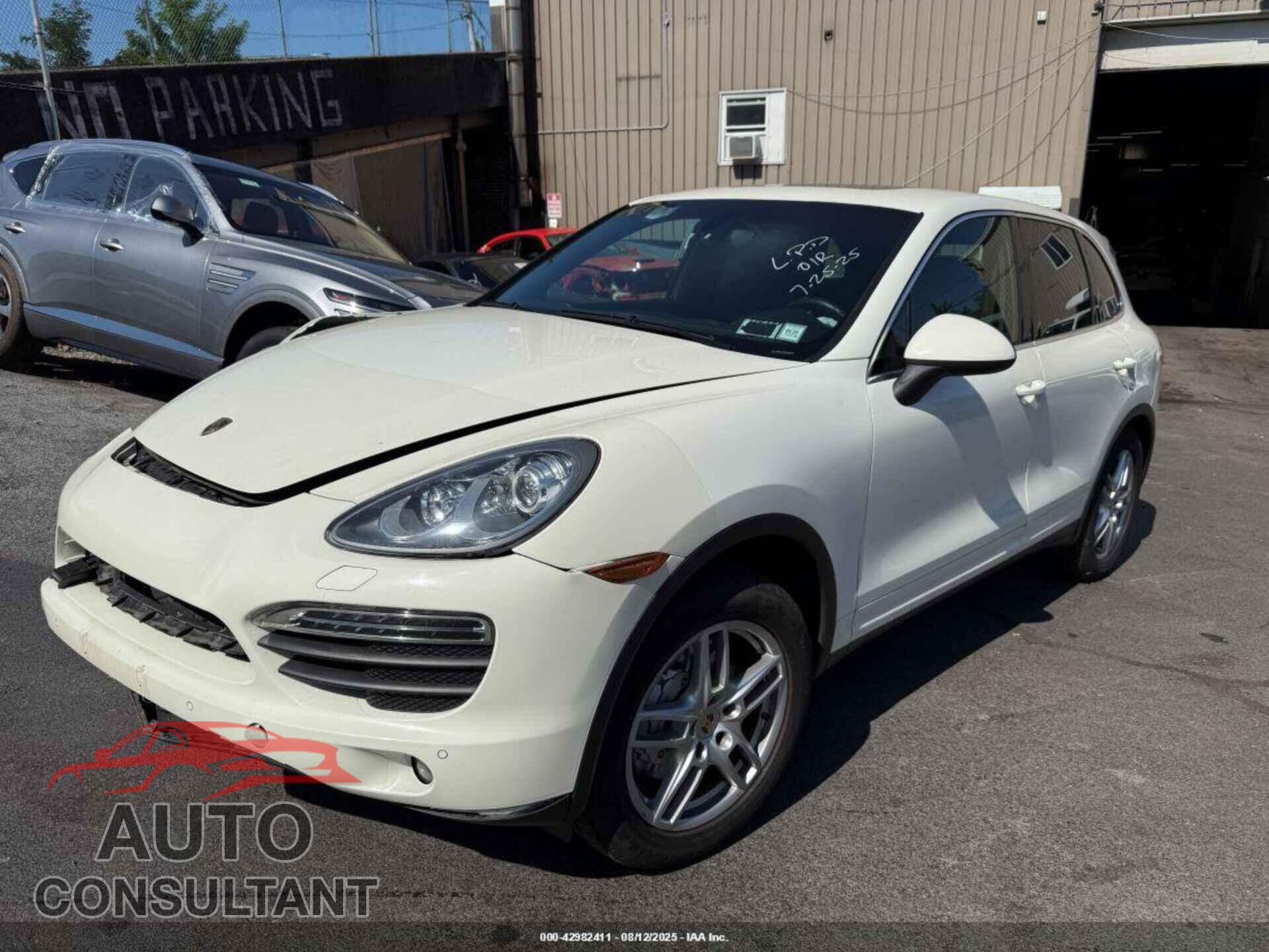 PORSCHE CAYENNE 2011 - WP1AB2A2XBLA50107