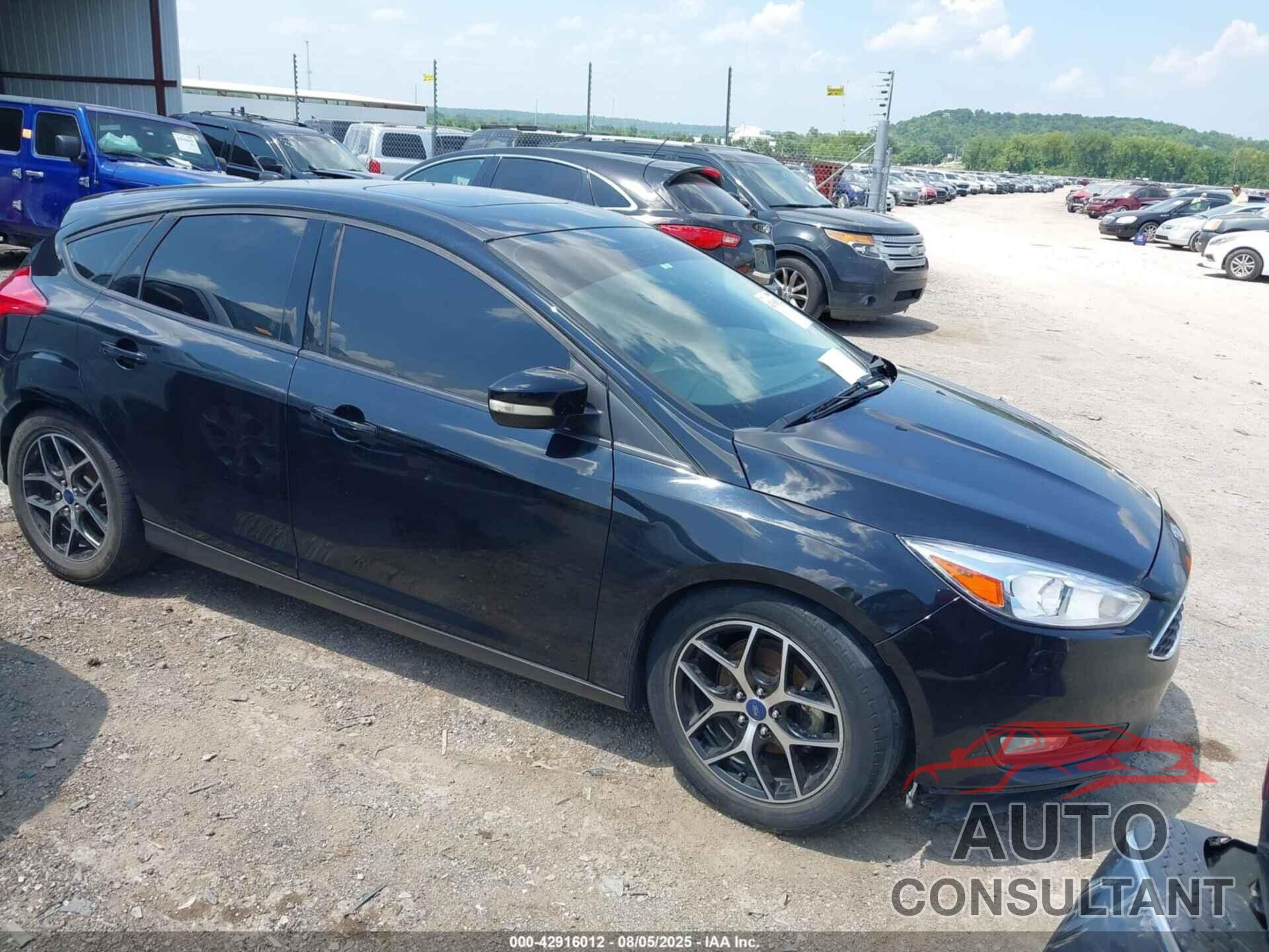 FORD FOCUS 2017 - 1FADP3M23HL241707