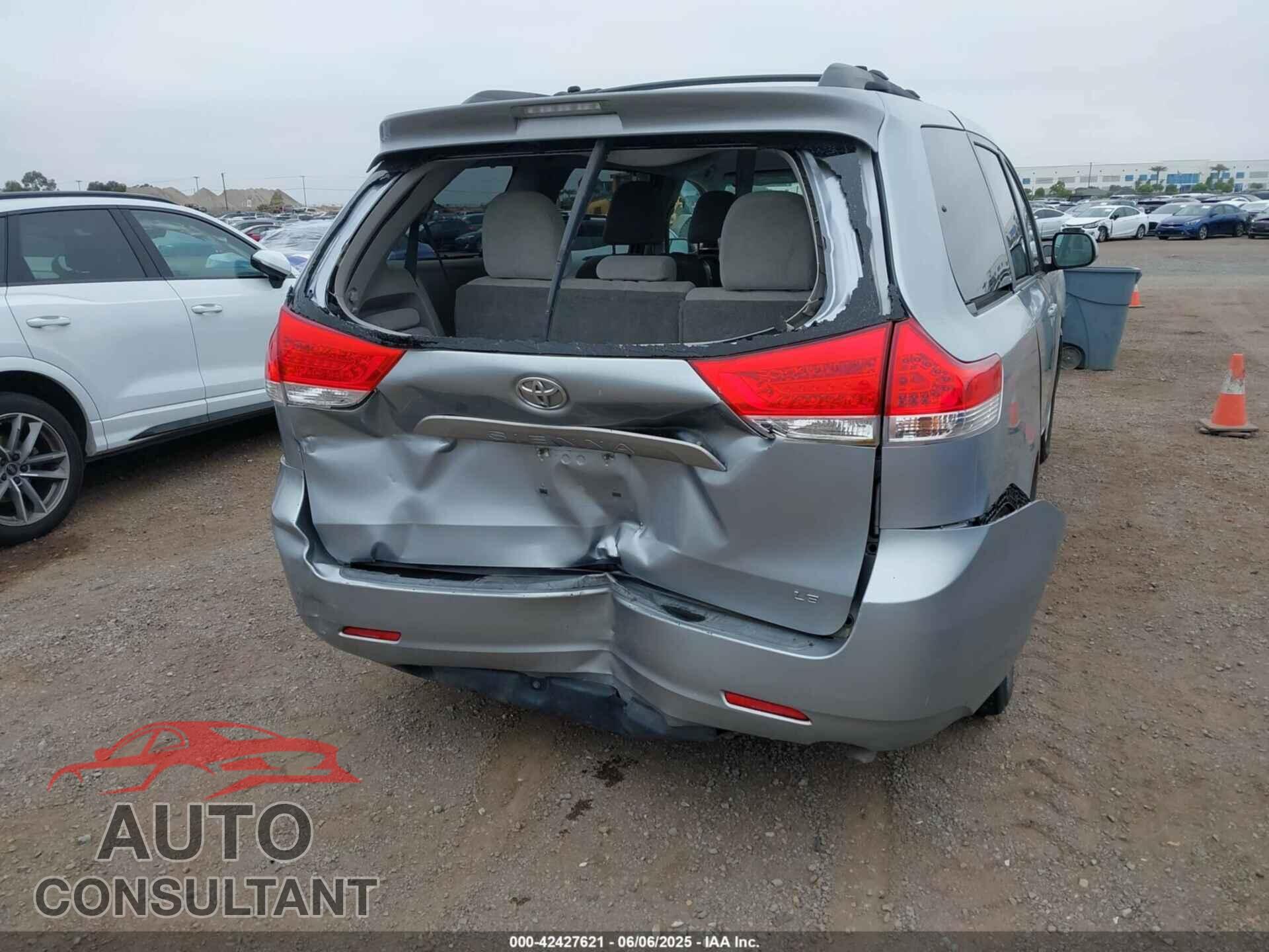 TOYOTA SIENNA 2011 - 5TDKK3DC8BS065980