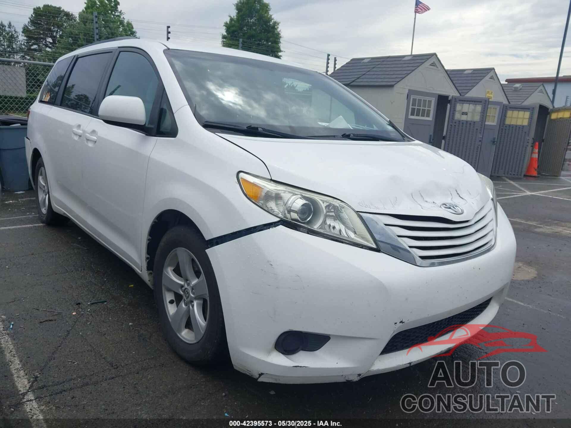 TOYOTA SIENNA 2015 - 5TDKK3DC9FS576023
