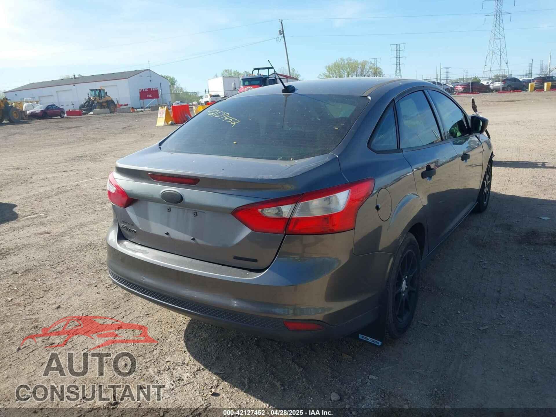 FORD FOCUS 2014 - 1FADP3E28EL427561