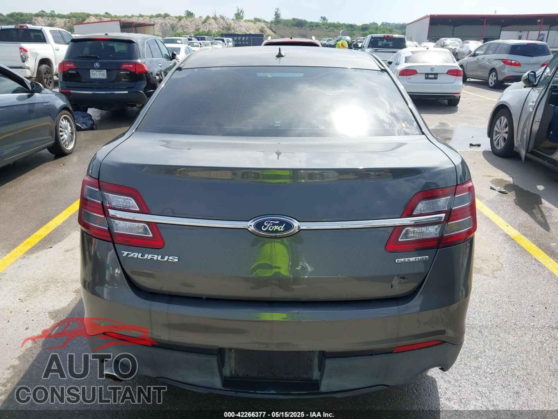 FORD TAURUS 2017 - 1FAHP2D87HG105699