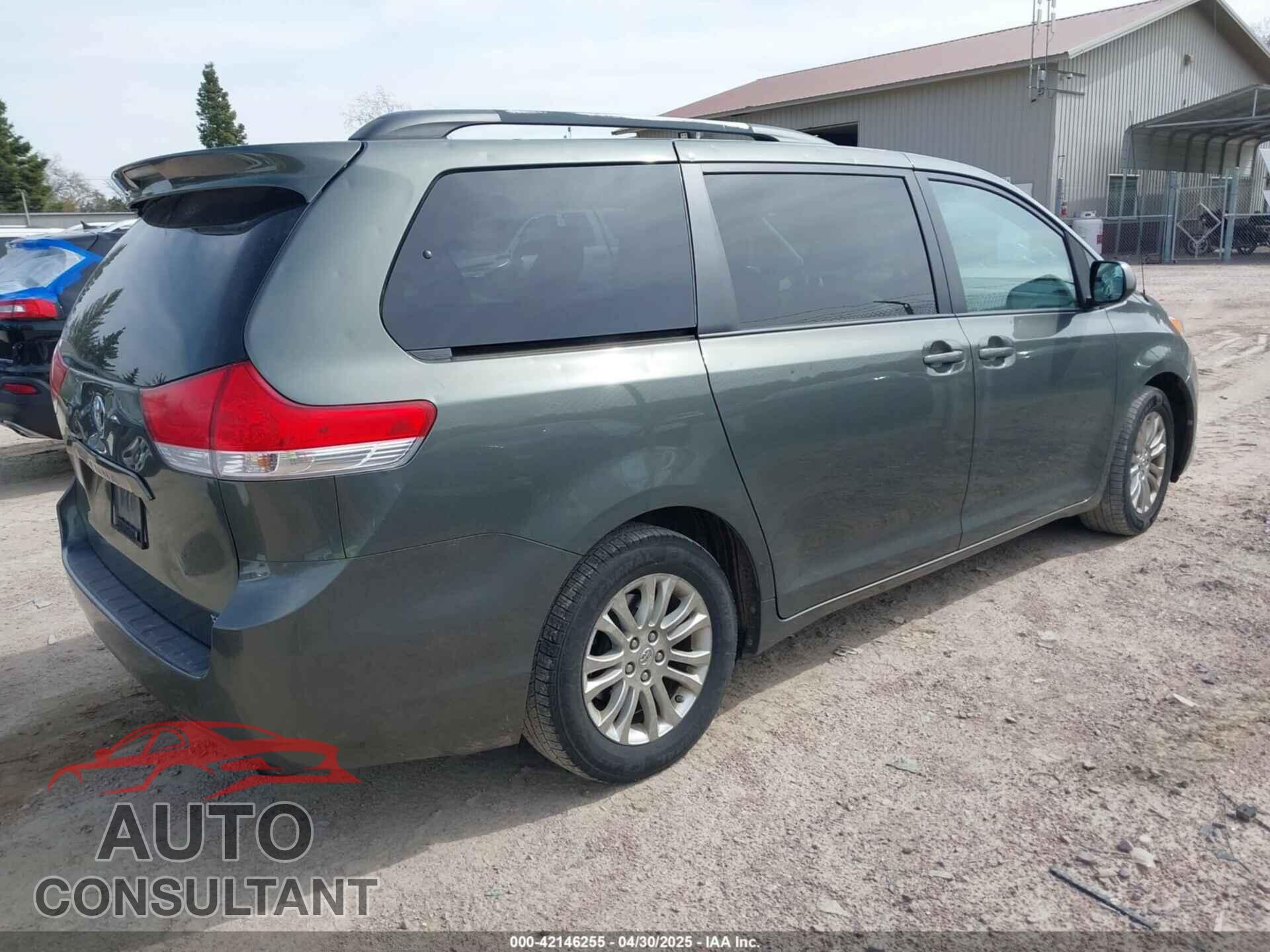 TOYOTA SIENNA 2013 - 5TDYK3DC8DS318387
