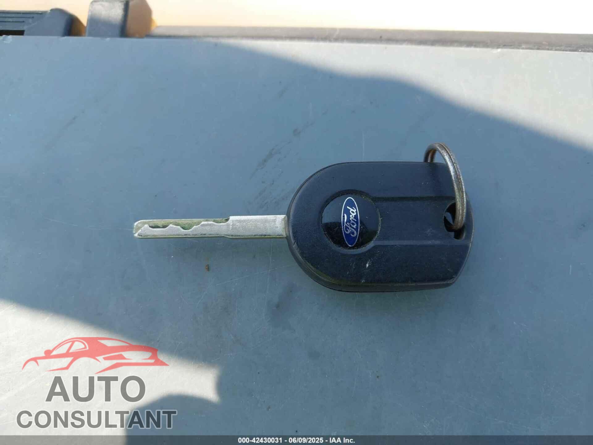 FORD FOCUS 2017 - 1FADP3E25HL299512