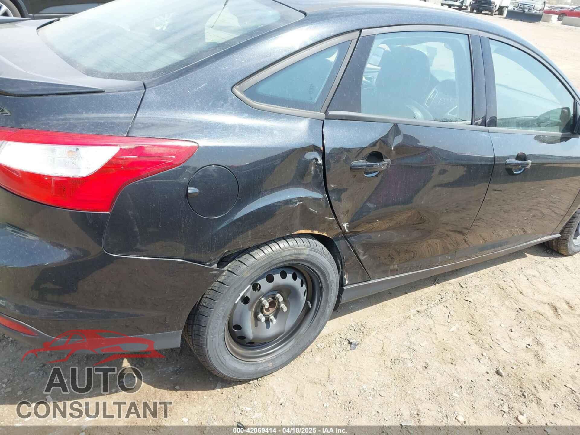 FORD FOCUS 2014 - 1FADP3F25EL214047