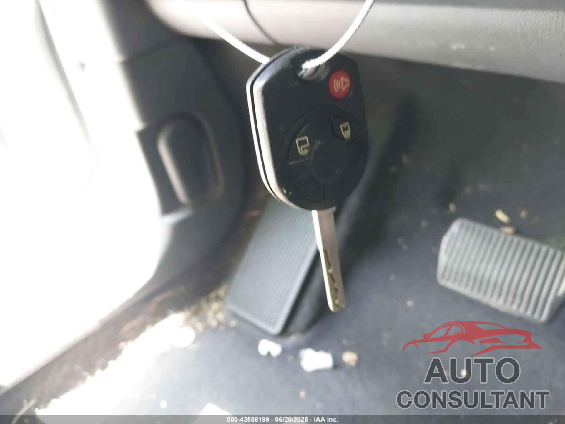 FORD ESCAPE 2017 - 1FMCU0F79HUC00820
