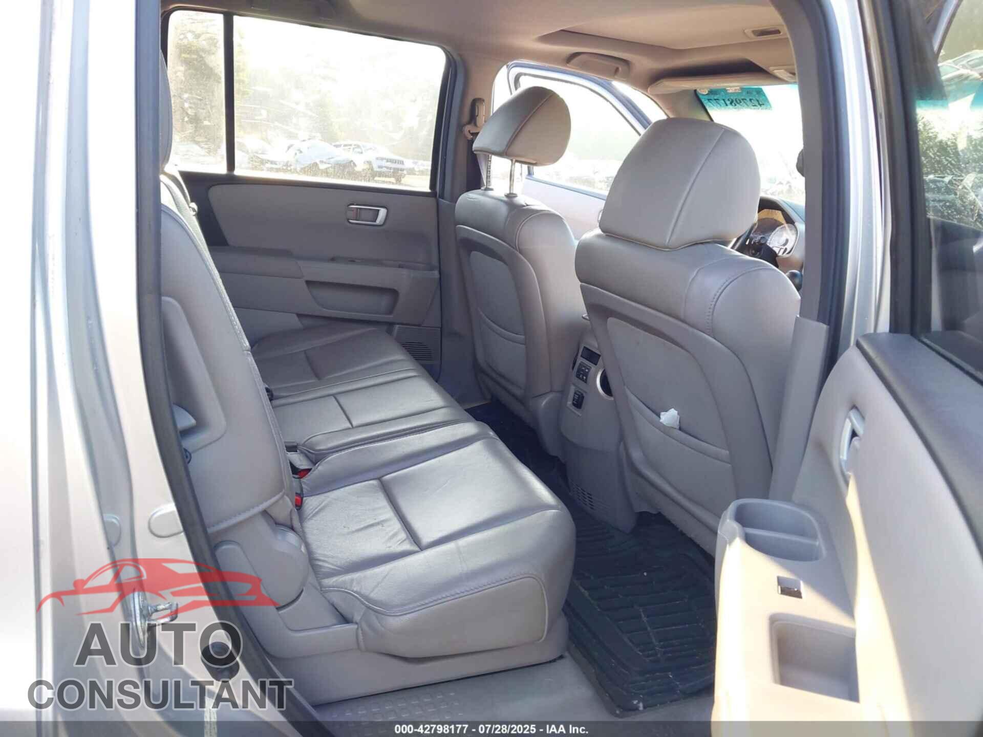 HONDA PILOT 2013 - 5FNYF4H51DB055976