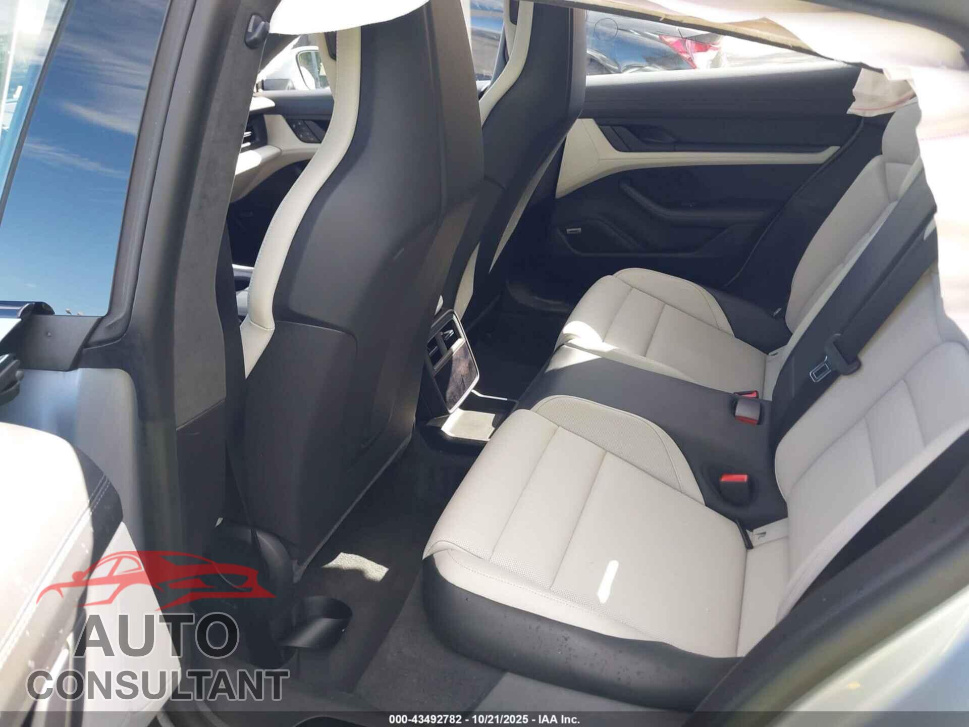 PORSCHE TAYCAN 2024 - WP0AD2Y1XRSA47123