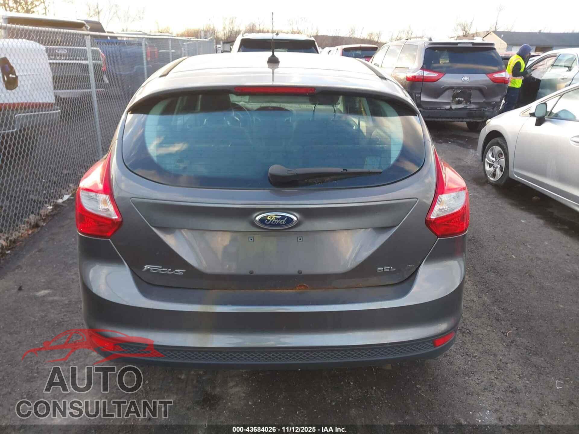 FORD FOCUS 2012 - 1FAHP3M22CL261215