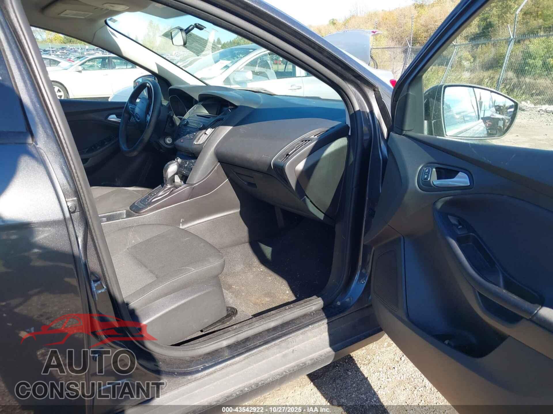 FORD FOCUS 2016 - 1FADP3K23GL377515