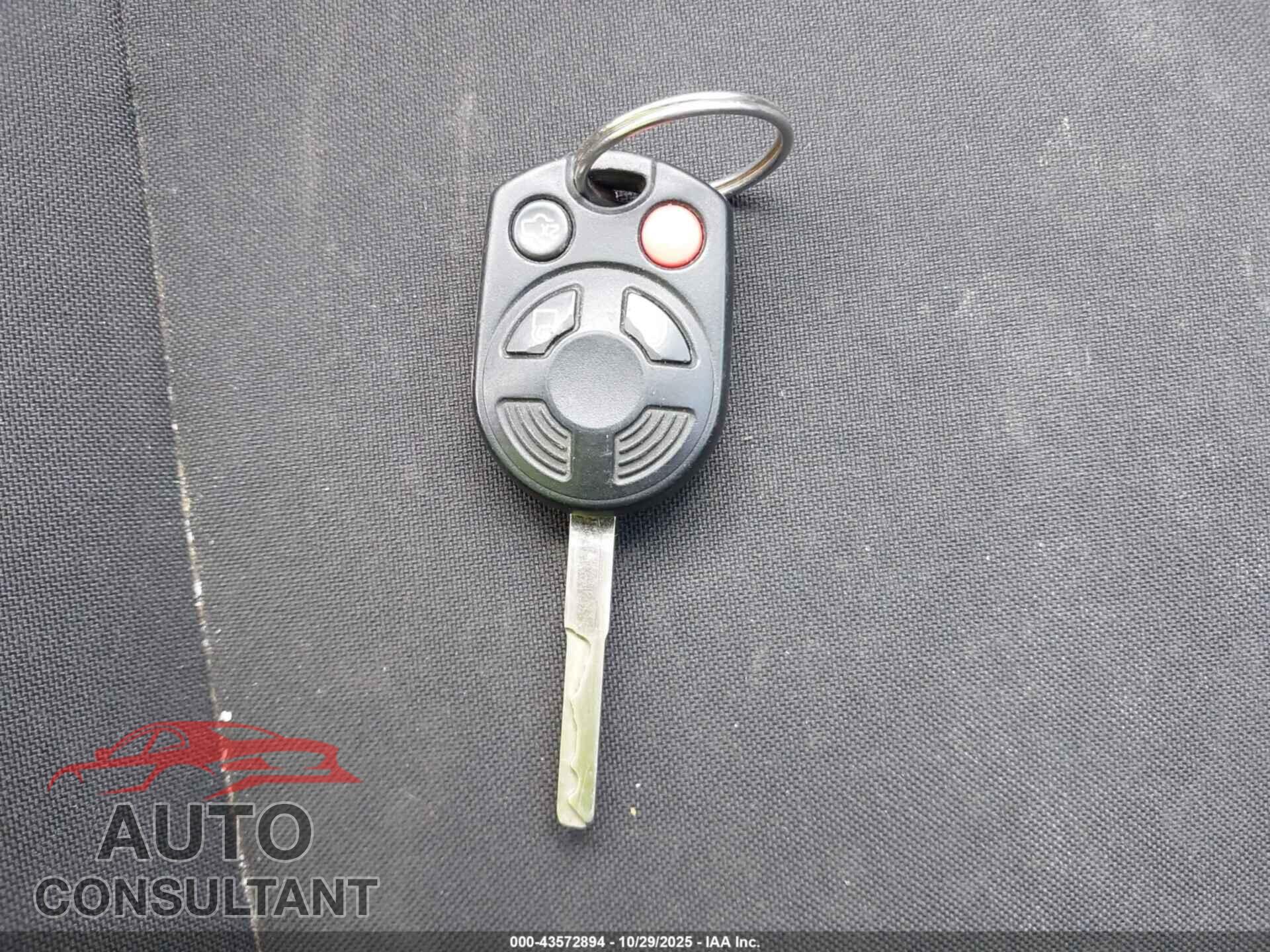 FORD FOCUS 2017 - 1FADP3F20HL201744