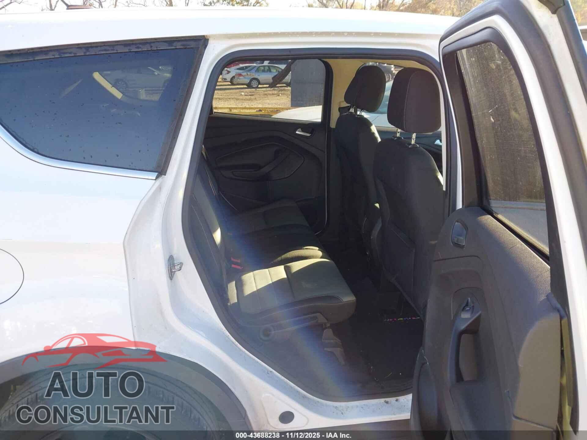 FORD ESCAPE 2015 - 1FMCU0G9XFUB20410