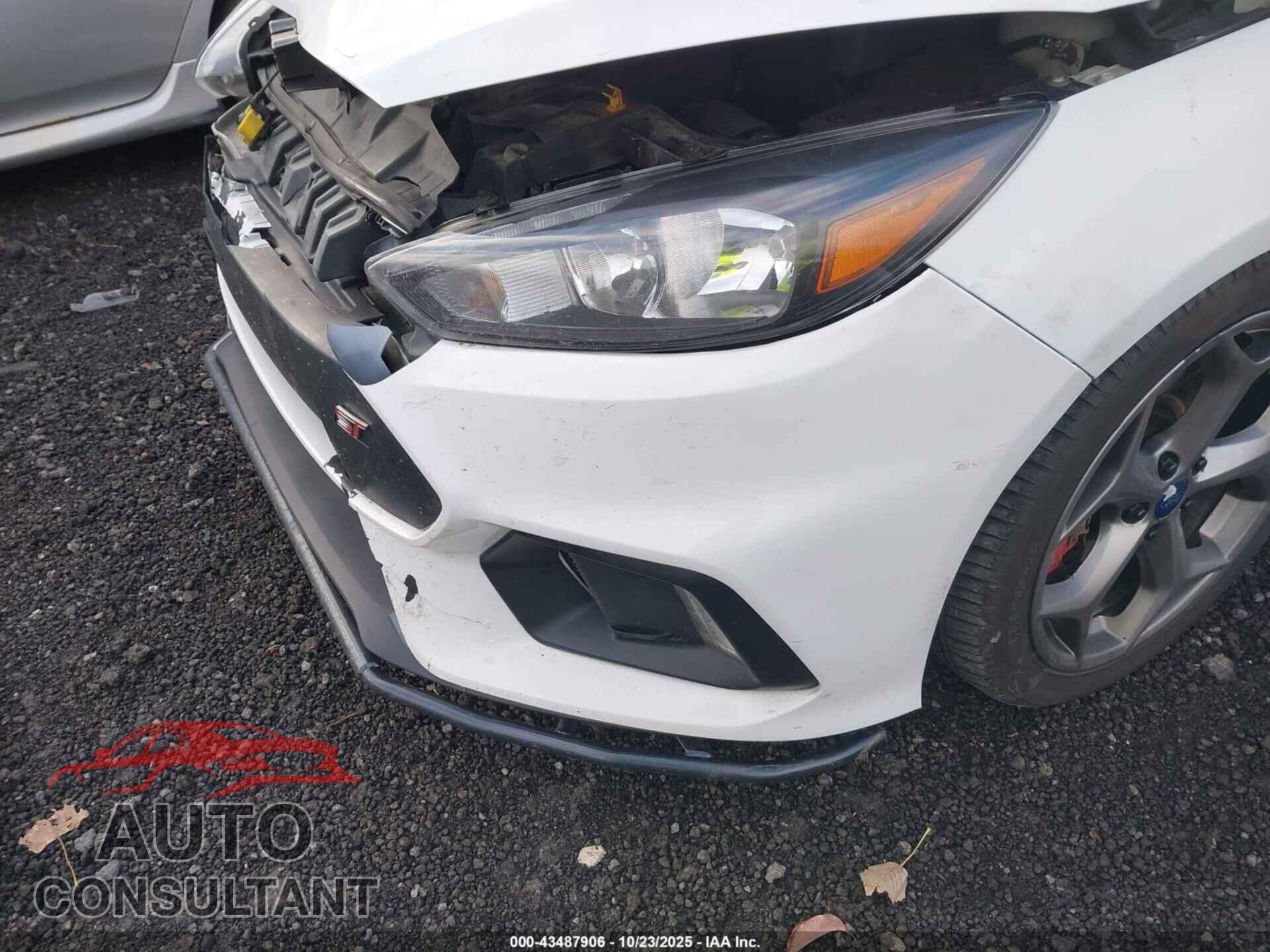 FORD FOCUS 2017 - 1FADP3L96HL289779