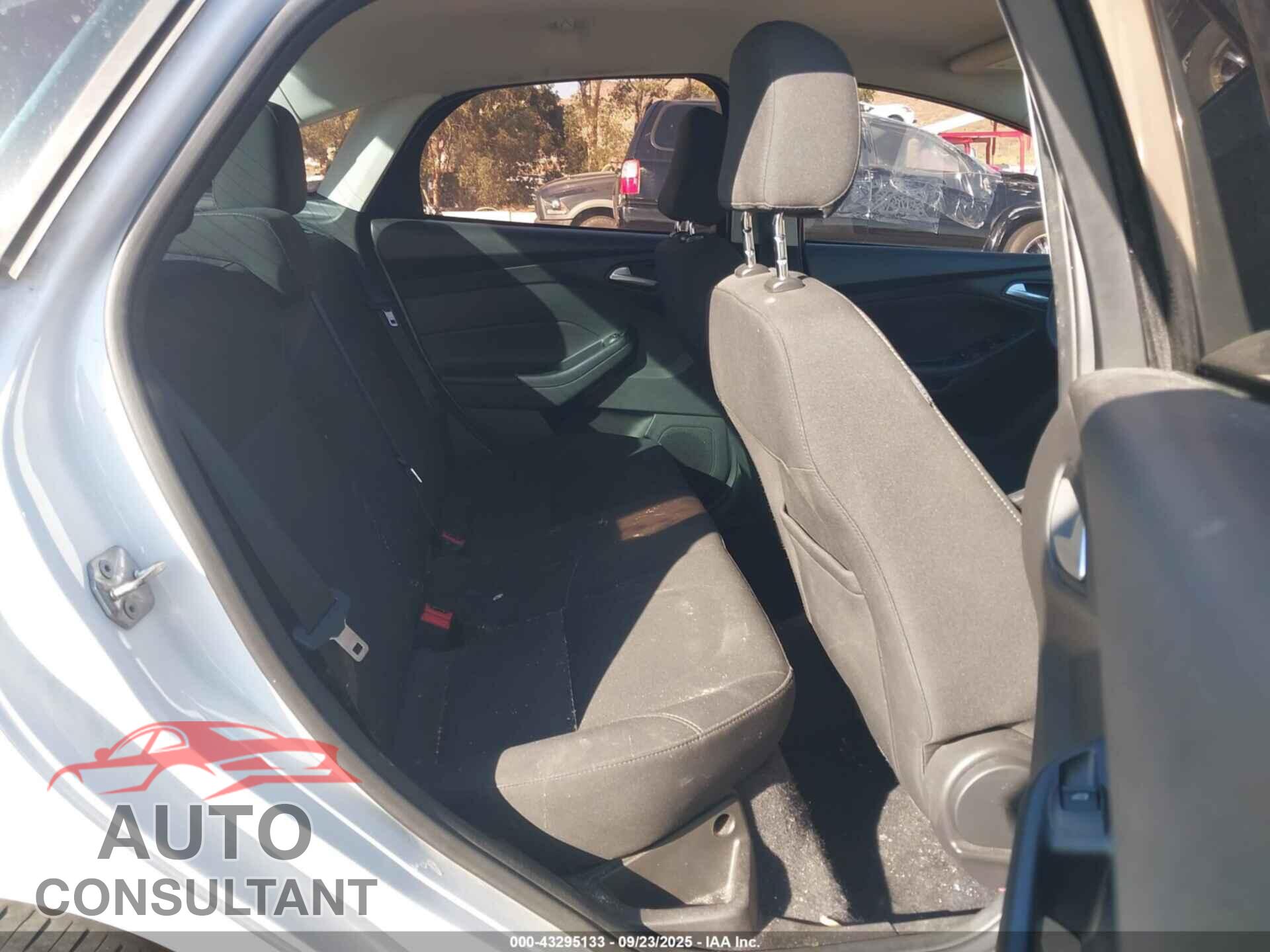 FORD FOCUS 2017 - 1FADP3F25HL230592