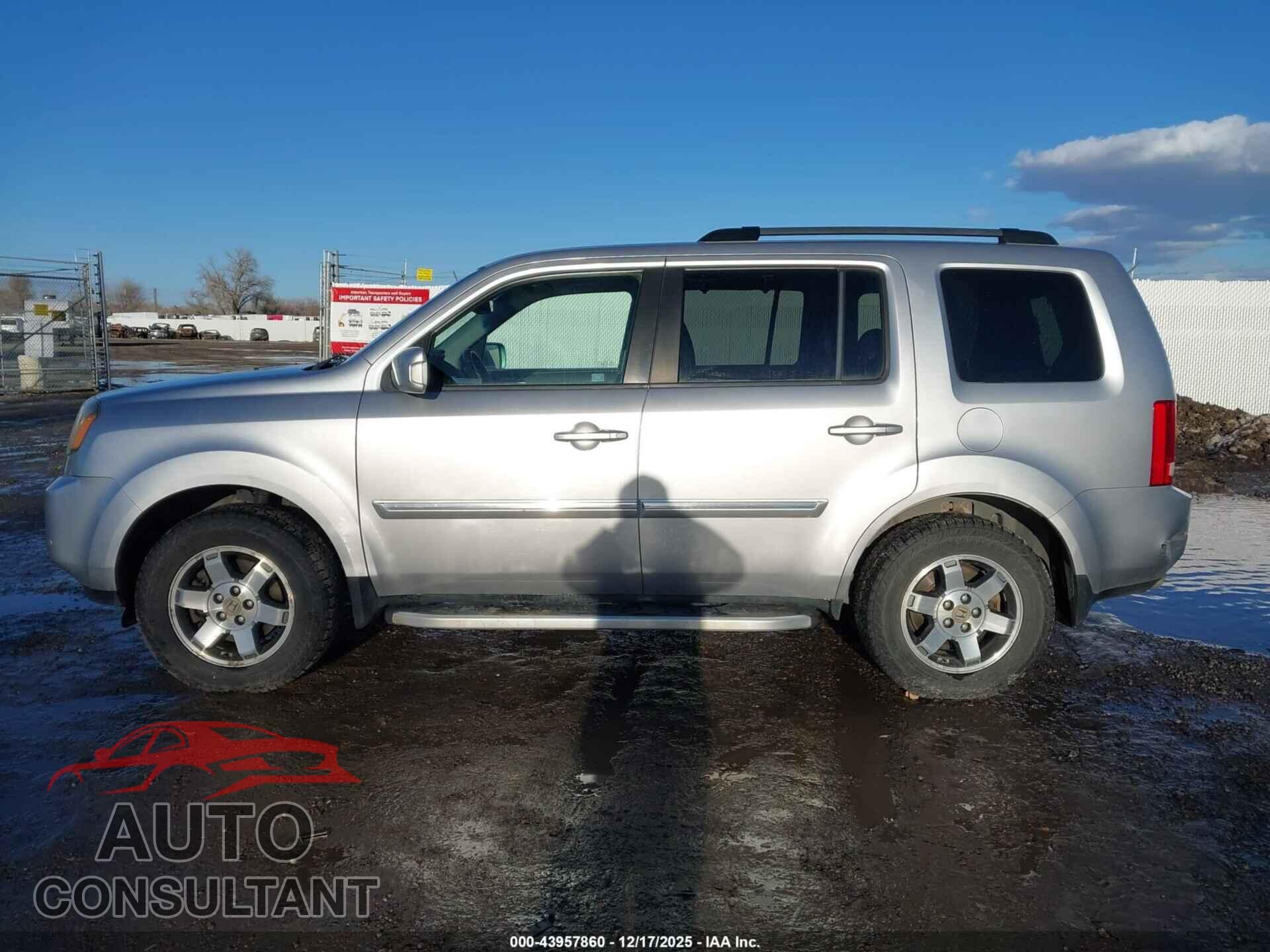 HONDA PILOT 2011 - 5FNYF4H9XBB056690