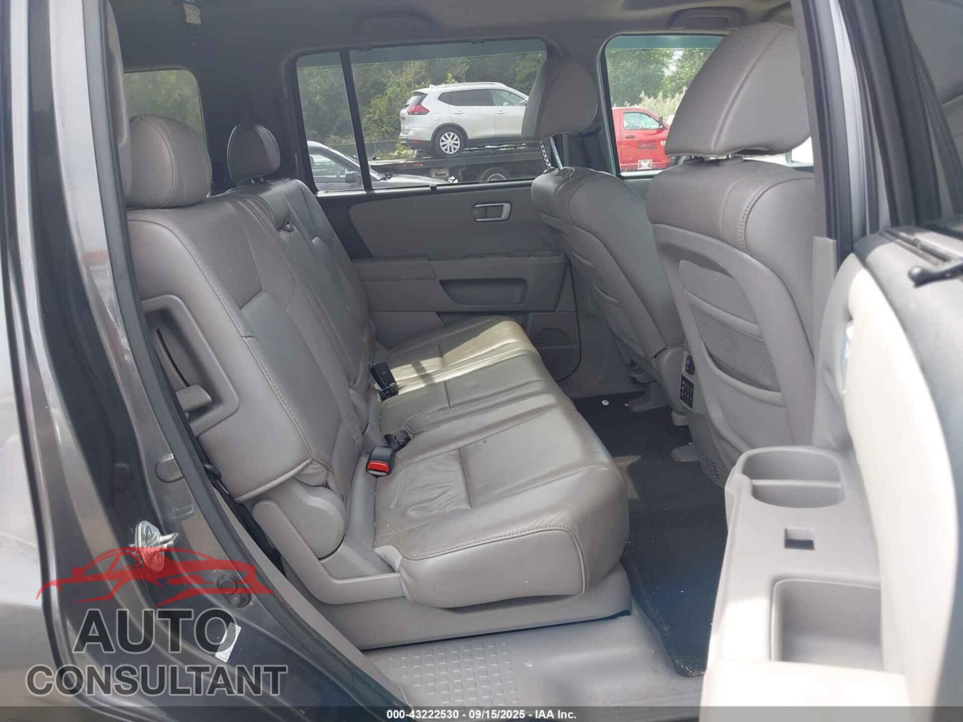HONDA PILOT 2011 - 5FNYF4H93BB024406