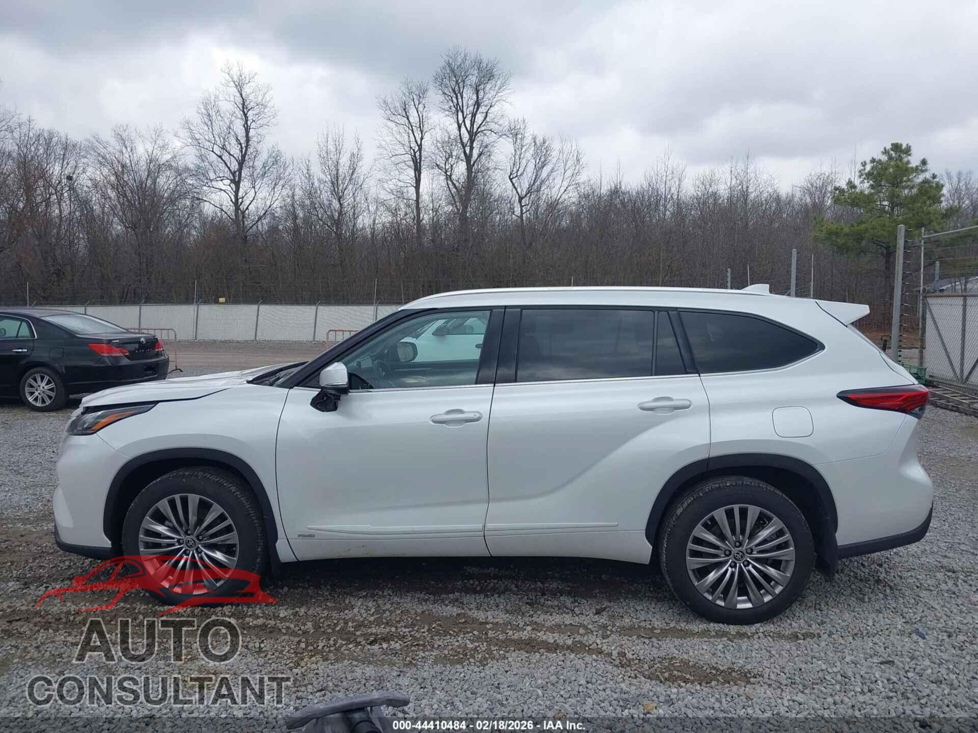 TOYOTA HIGHLANDER 2023 - 5TDEBRCH9PS573279