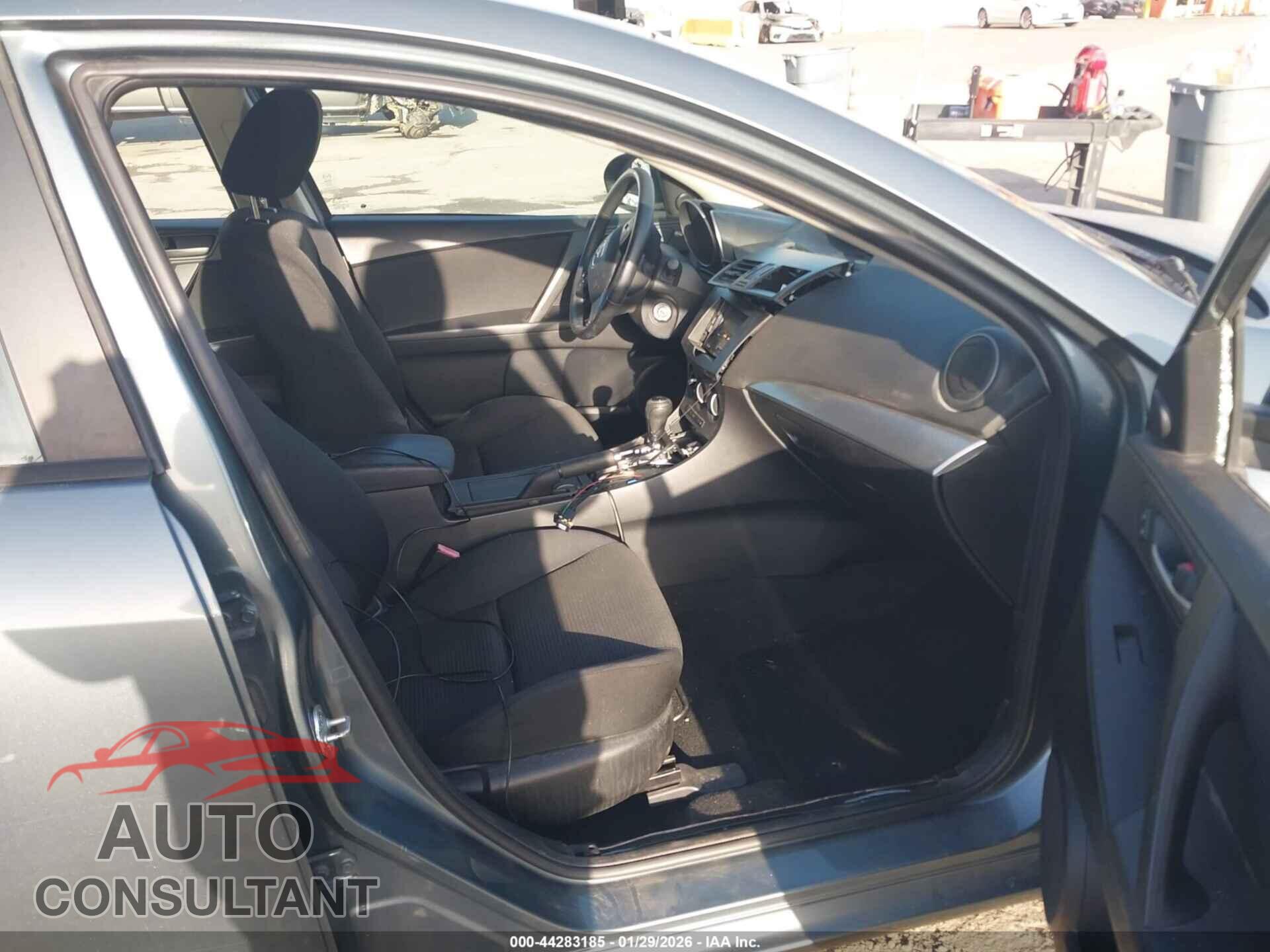 MAZDA MAZDA3 2012 - JM1BL1L85C1620011
