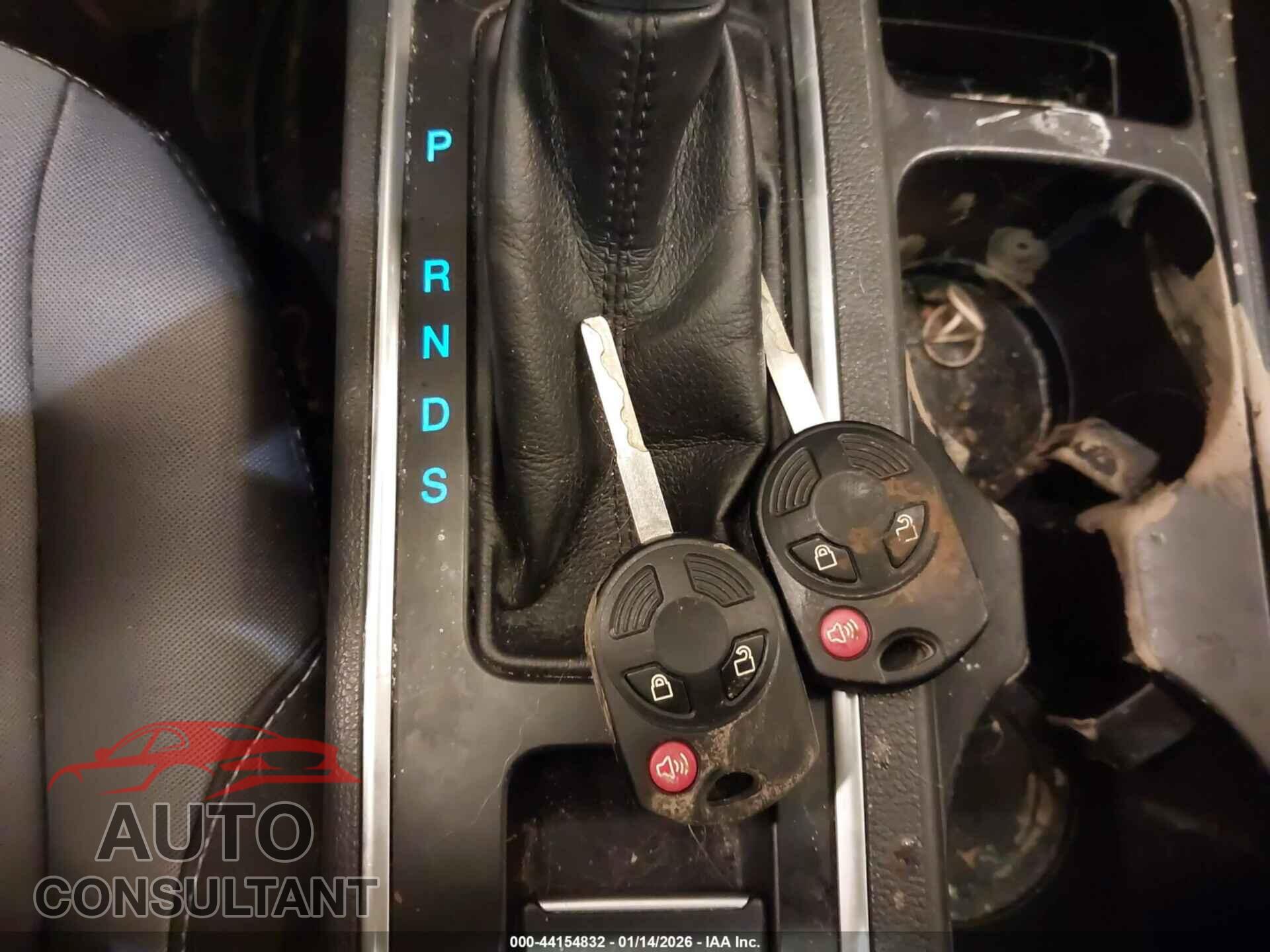FORD ESCAPE 2017 - 1FMCU0F74HUD09735