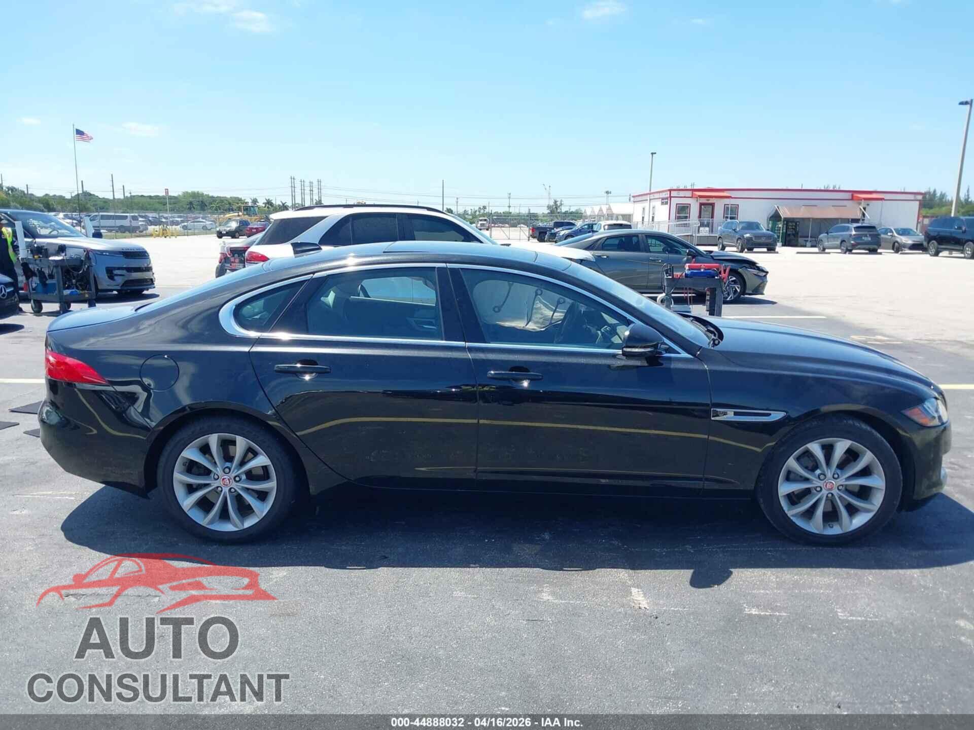 JAGUAR XF 2017 - SAJBD4BN3HCY32182