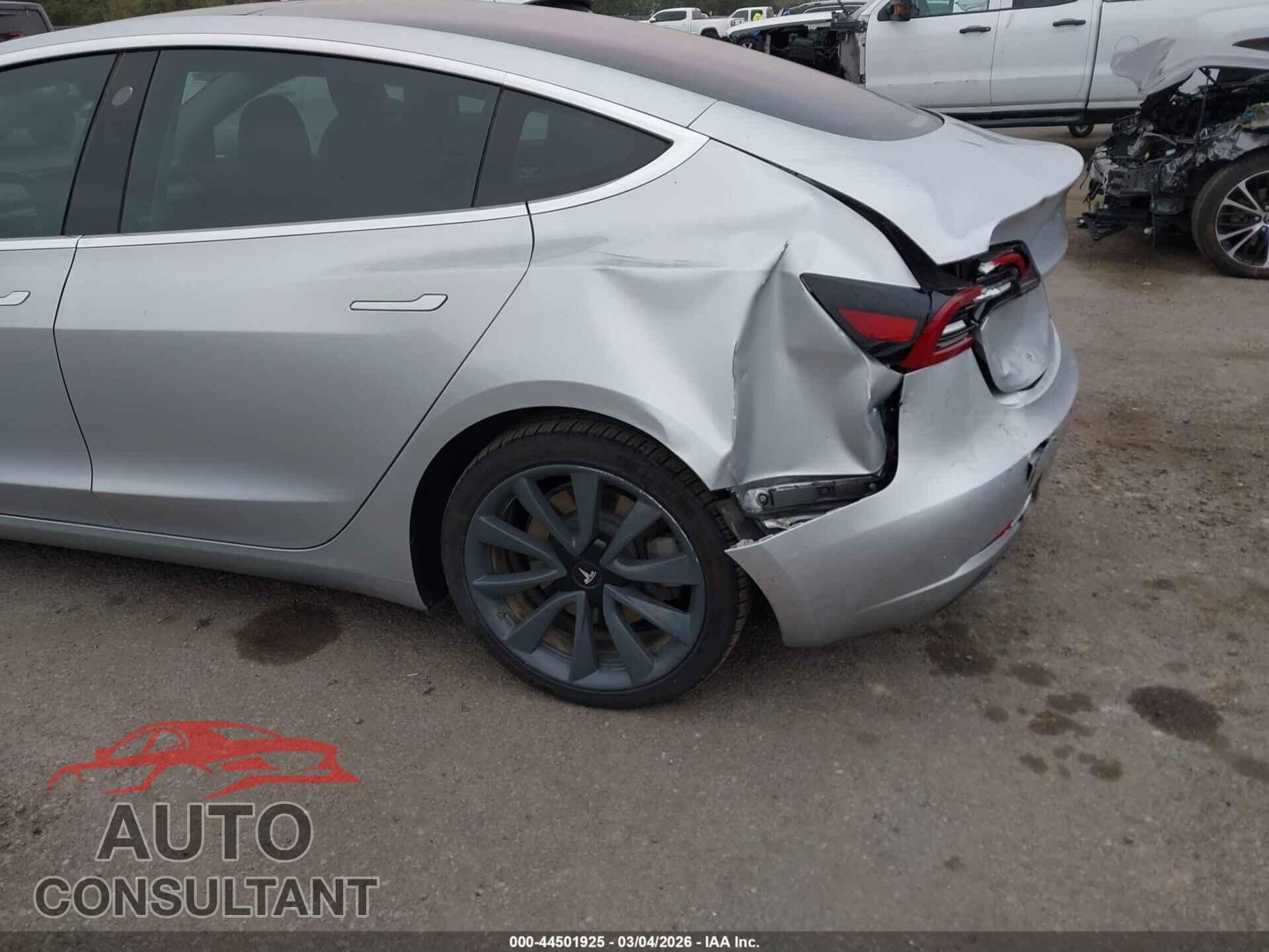 TESLA MODEL 3 2018 - 5YJ3E1EA8JF010929