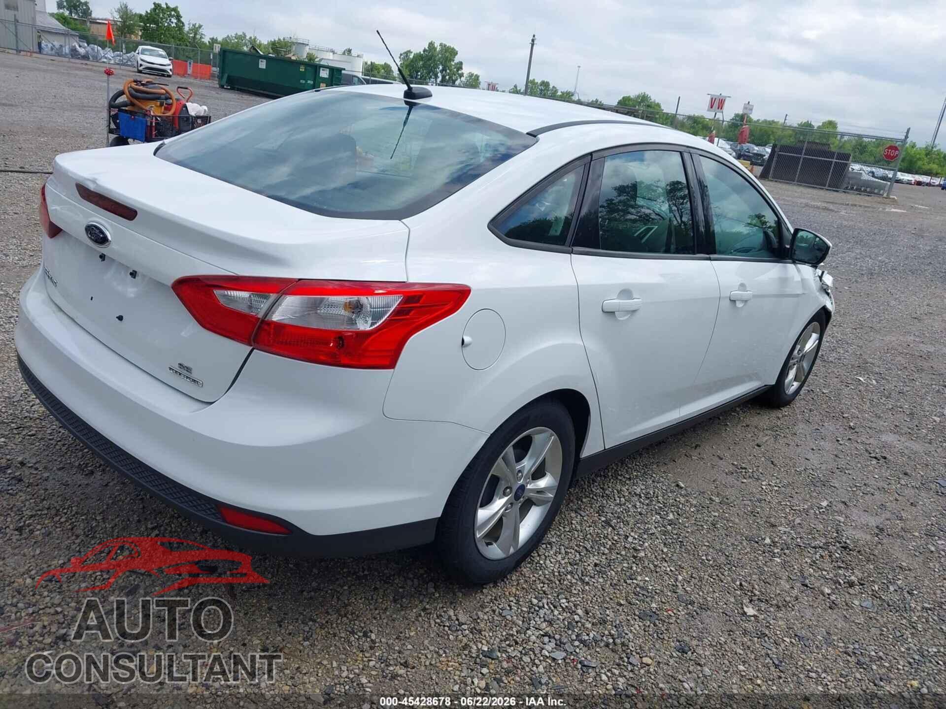 FORD FOCUS 2014 - 1FADP3F23EL228755