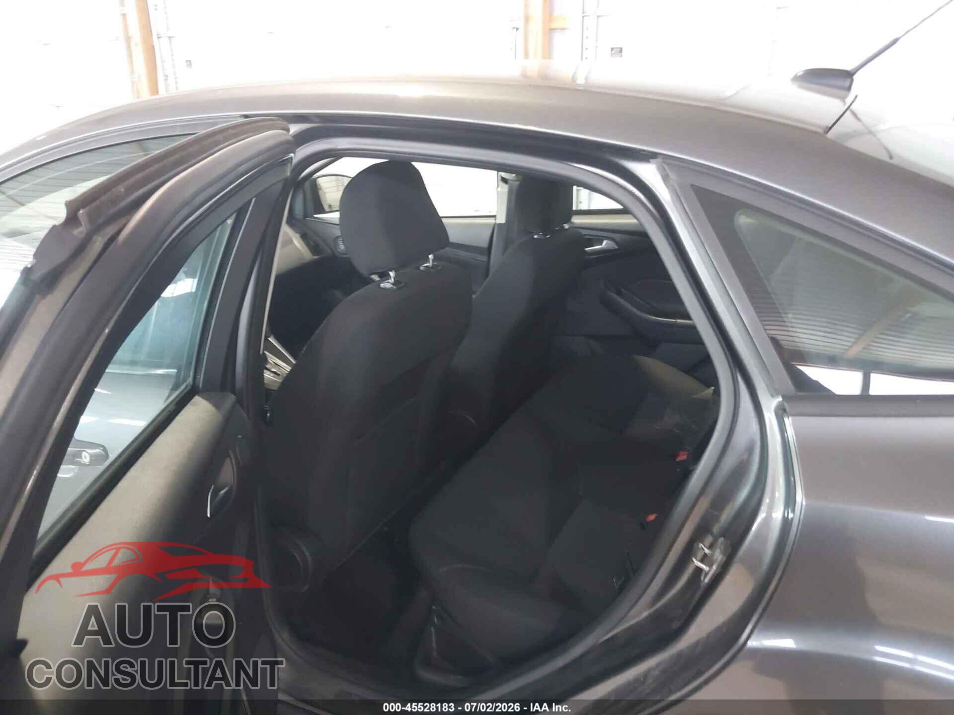 FORD FOCUS 2017 - 1FADP3H22HL256094