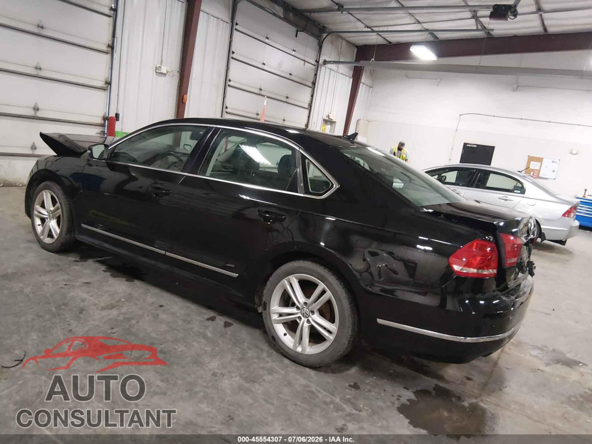 VOLKSWAGEN PASSAT 2015 - 1VWCS7A30FC123326