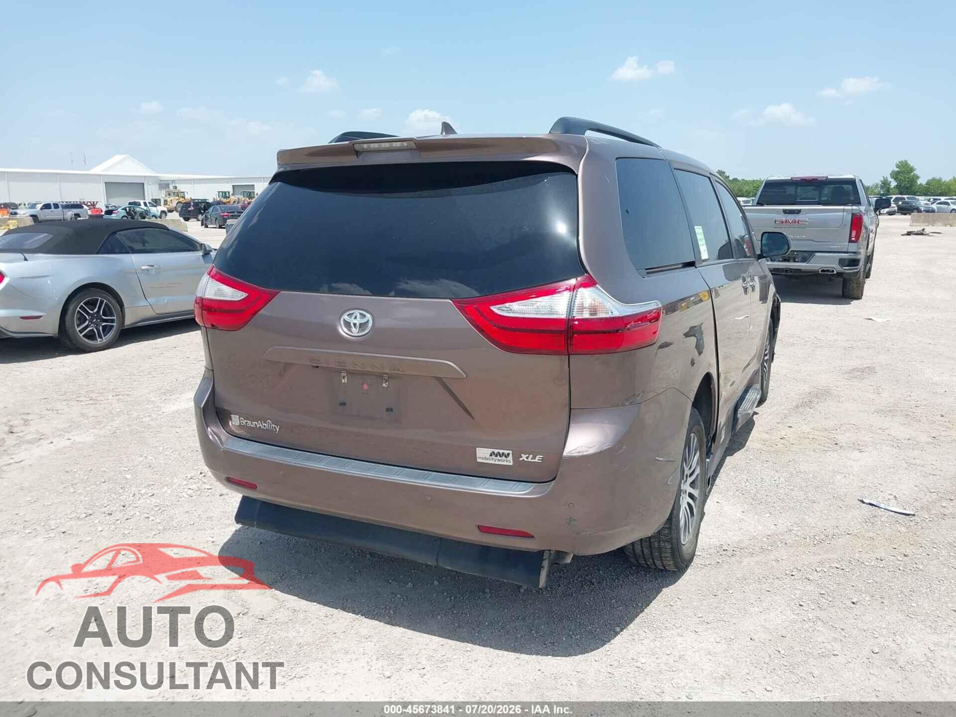 TOYOTA SIENNA 2018 - 5TDYZ3DCXJS946474