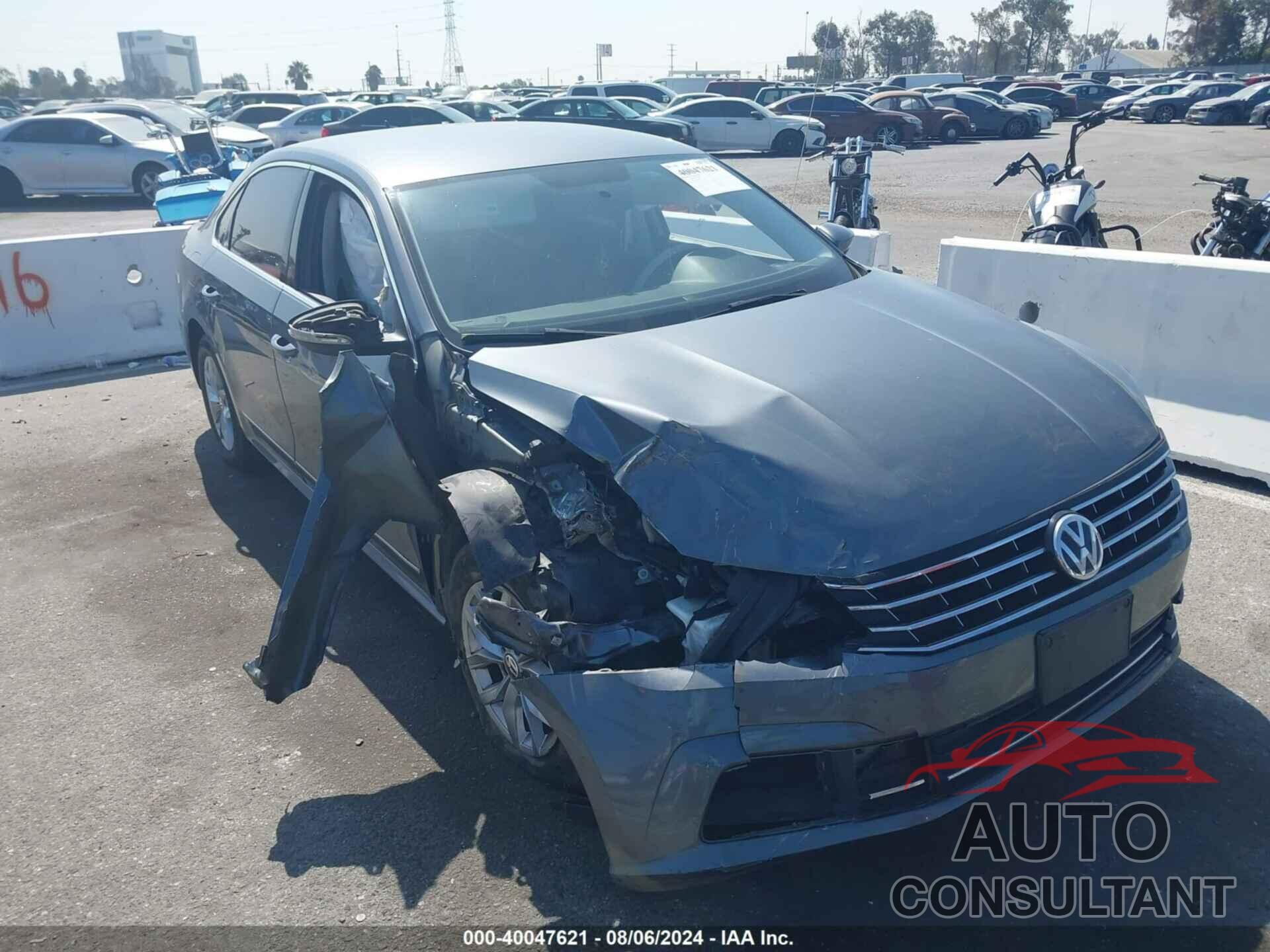 VOLKSWAGEN PASSAT 2017 - 1VWAT7A36HC021696