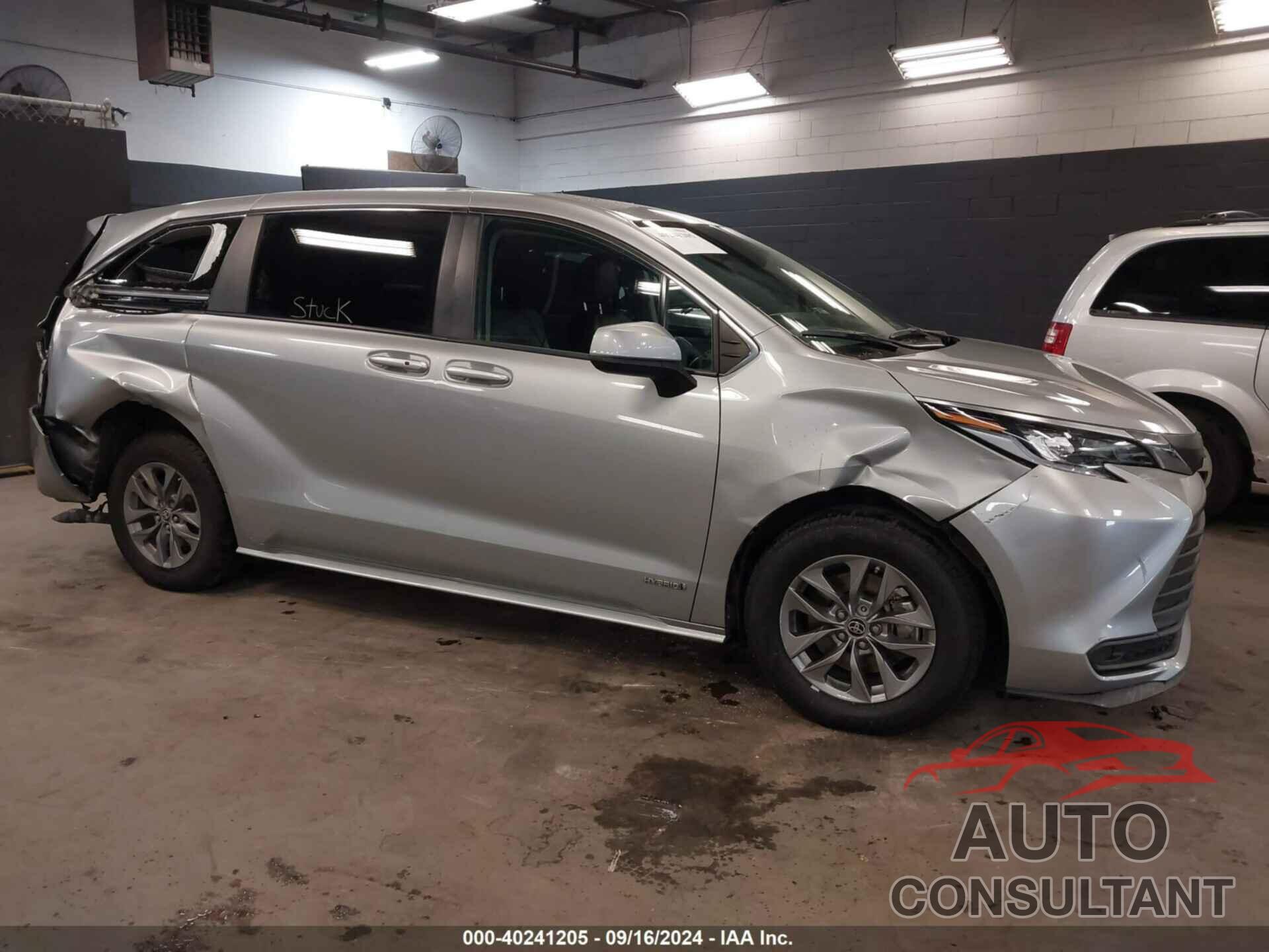 TOYOTA SIENNA 2021 - 5TDKSKFC5MS006055