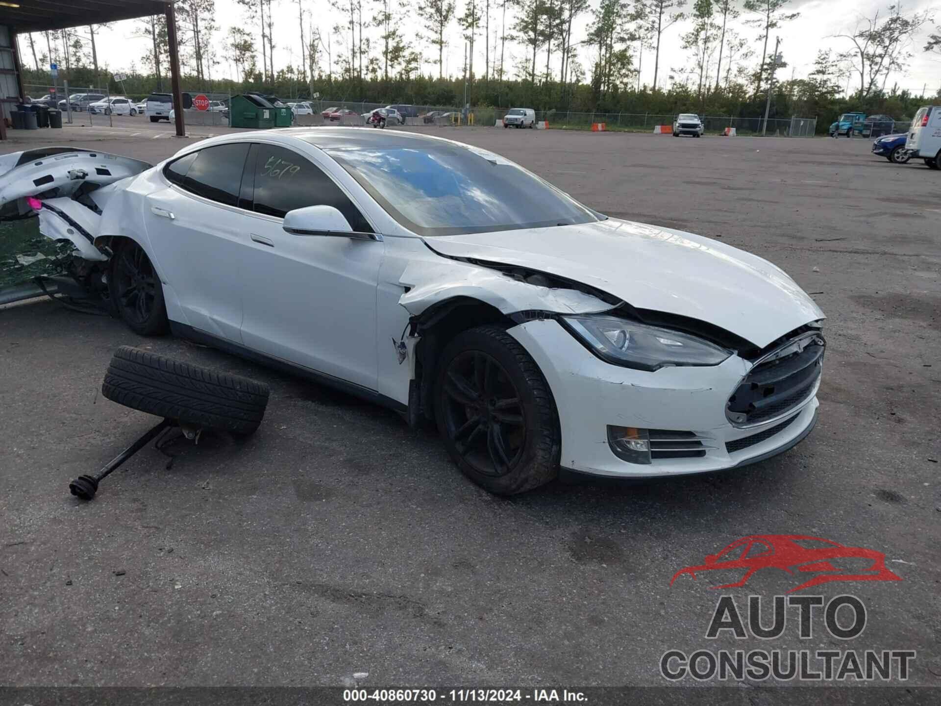 TESLA MODEL S 2013 - 5YJSA1CN6DFP15679