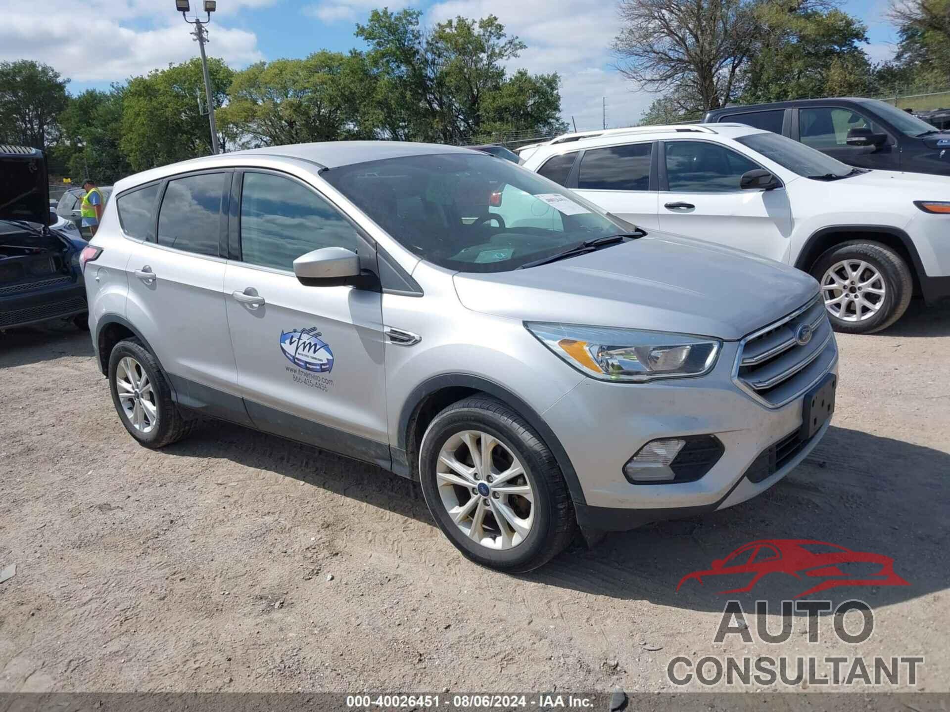 FORD ESCAPE 2017 - 1FMCU9GD5HUC77483