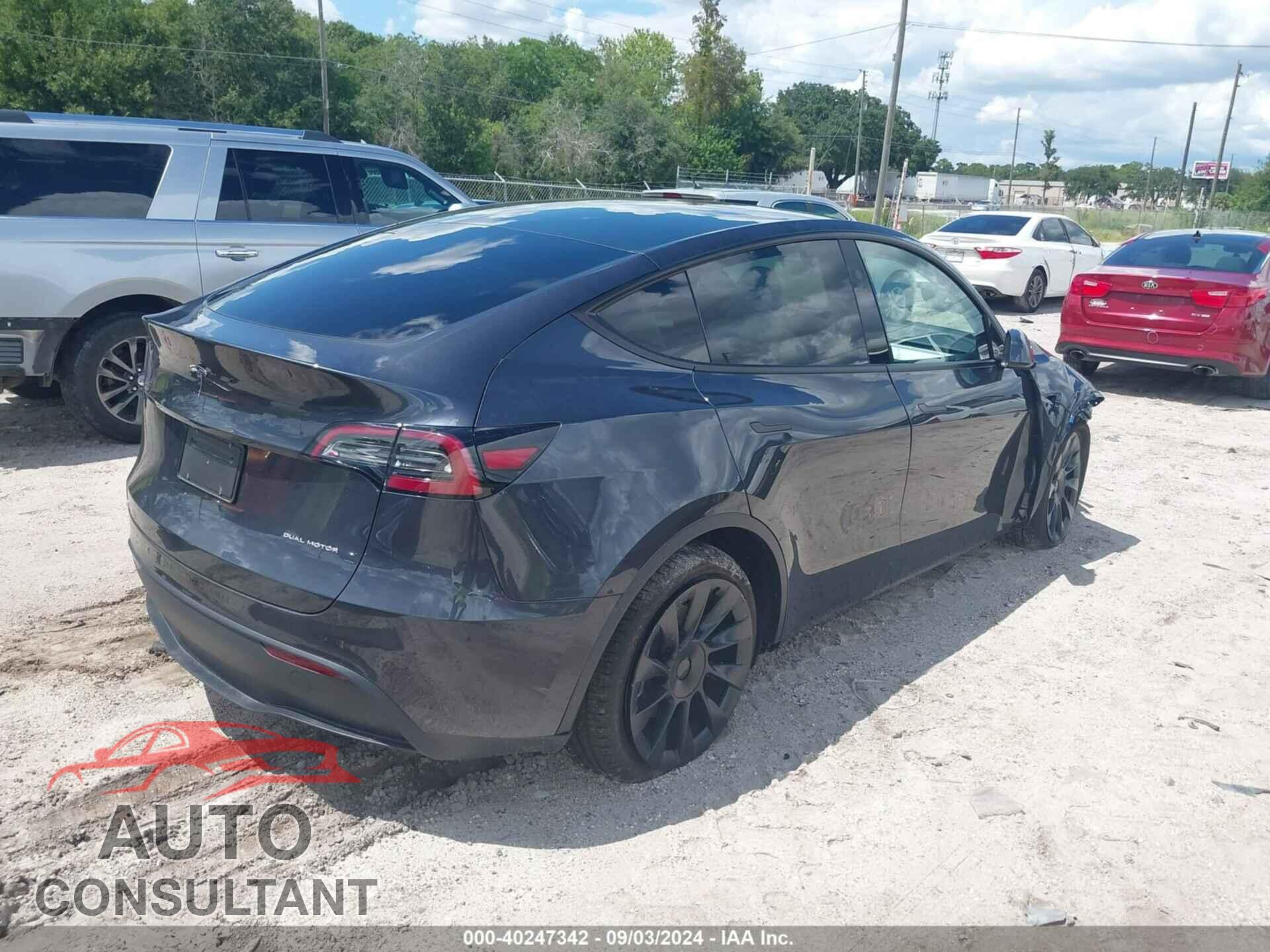 TESLA MODEL Y 2024 - 7SAYGDEE2RA218515