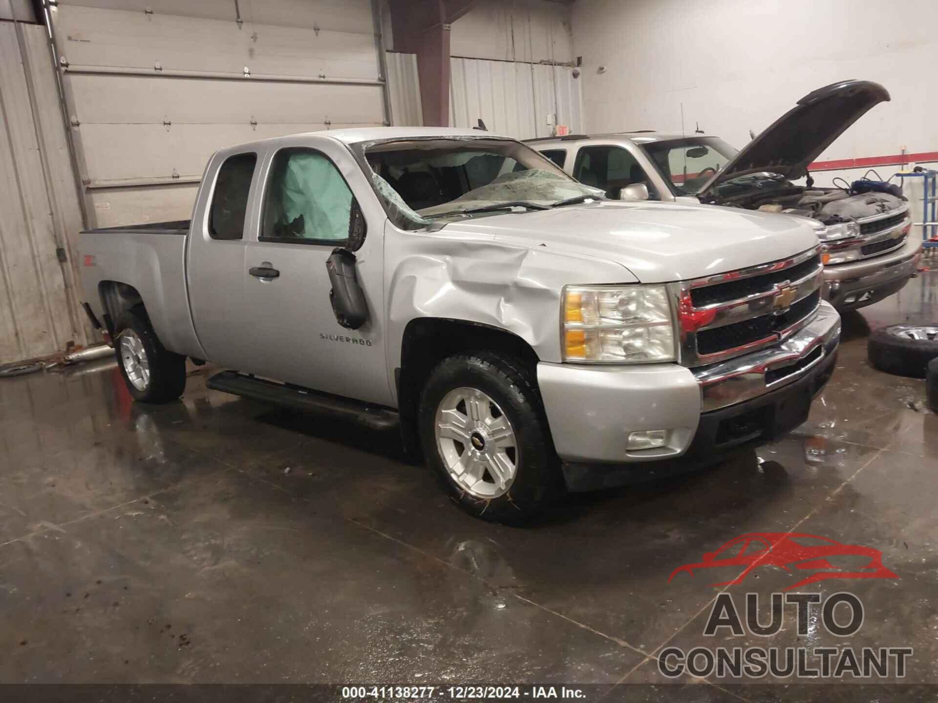 CHEVROLET SILVERADO 1500 2011 - 1GCRCSE07BZ428469