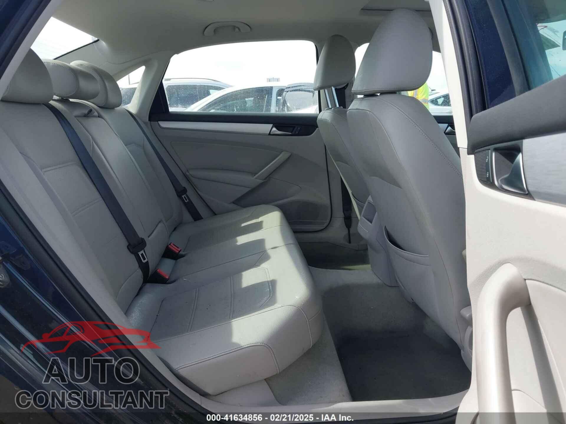 VOLKSWAGEN PASSAT 2012 - 1VWBP7A32CC042661