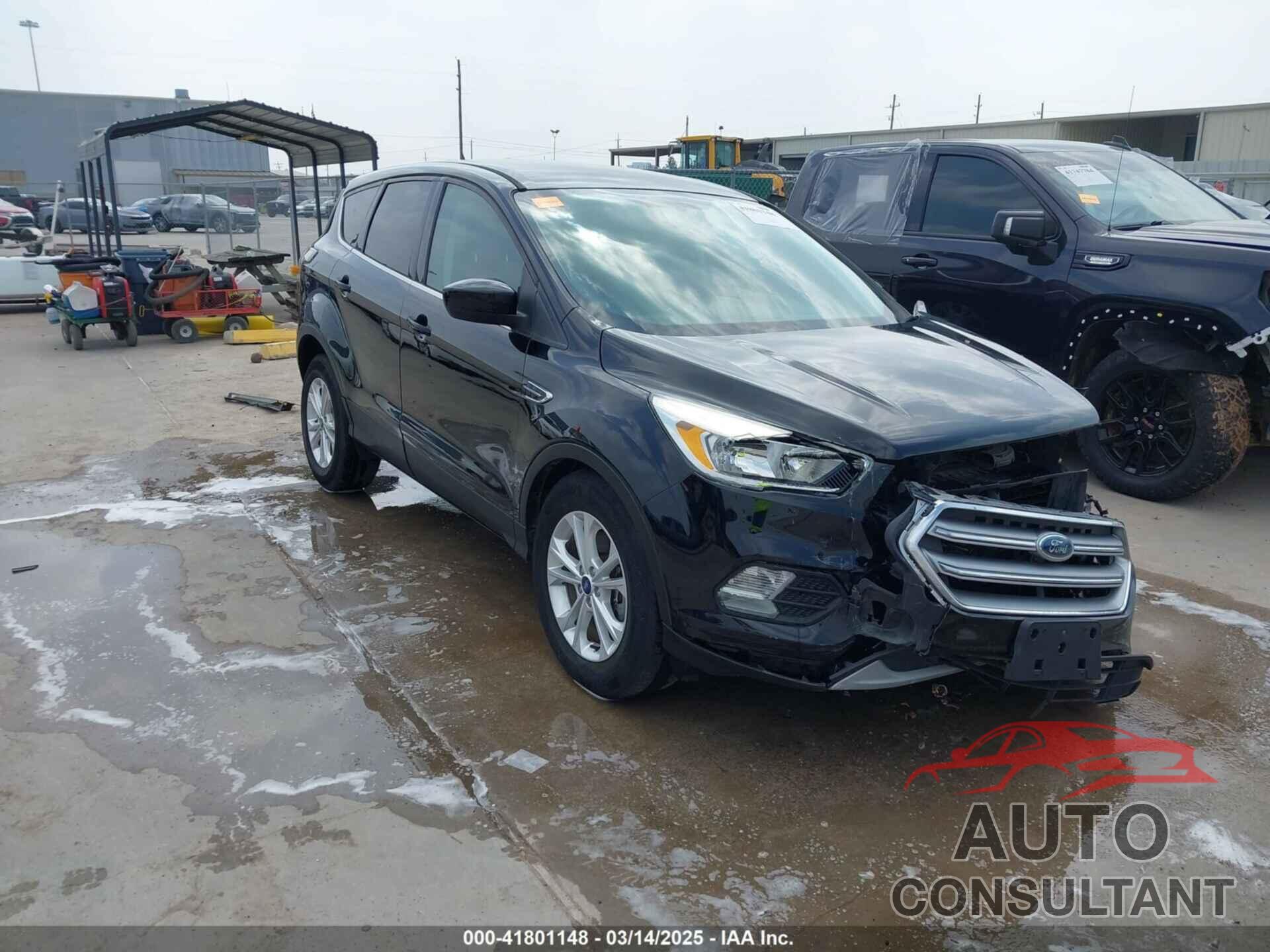 FORD ESCAPE 2017 - 1FMCU0G99HUA95440