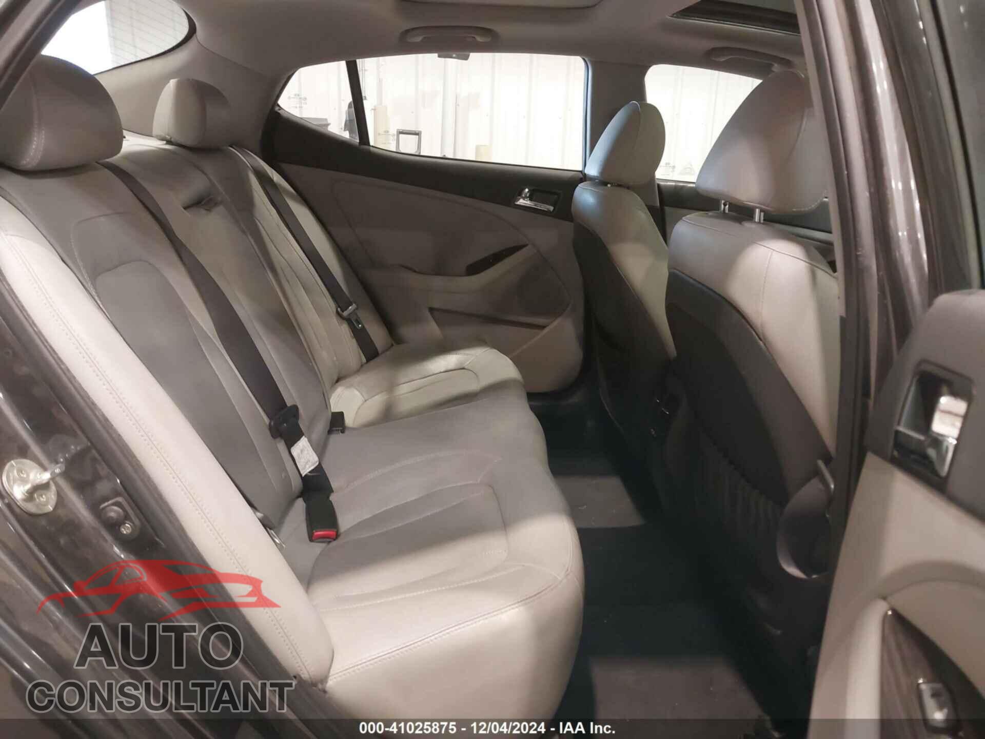 KIA OPTIMA 2011 - KNAGN4A75B5128076