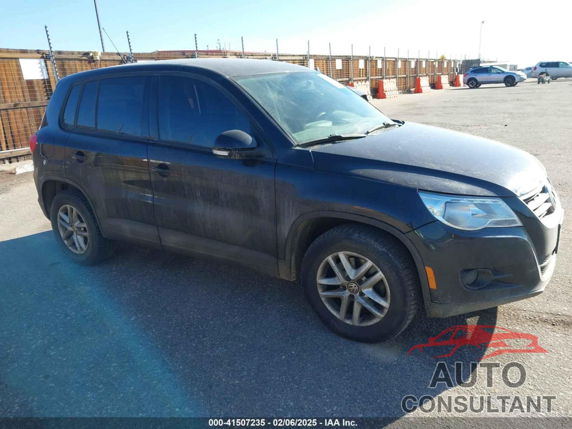 VOLKSWAGEN TIGUAN 2011 - WVGBV7AX4BW552160